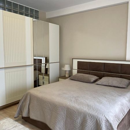 Adra'S Apartment Shkoder Bagian luar foto