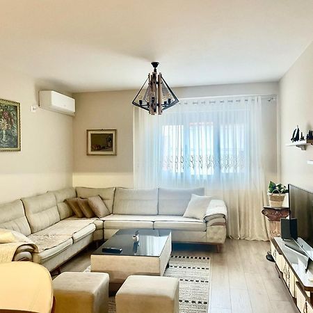 Adra'S Apartment Shkoder Bagian luar foto