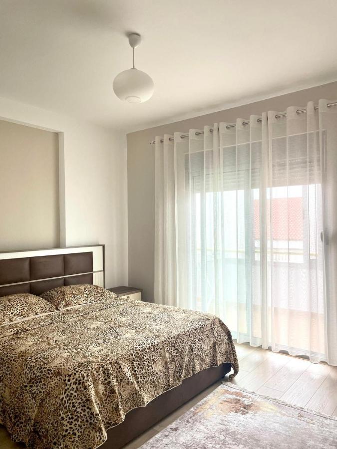 Adra'S Apartment Shkoder Bagian luar foto
