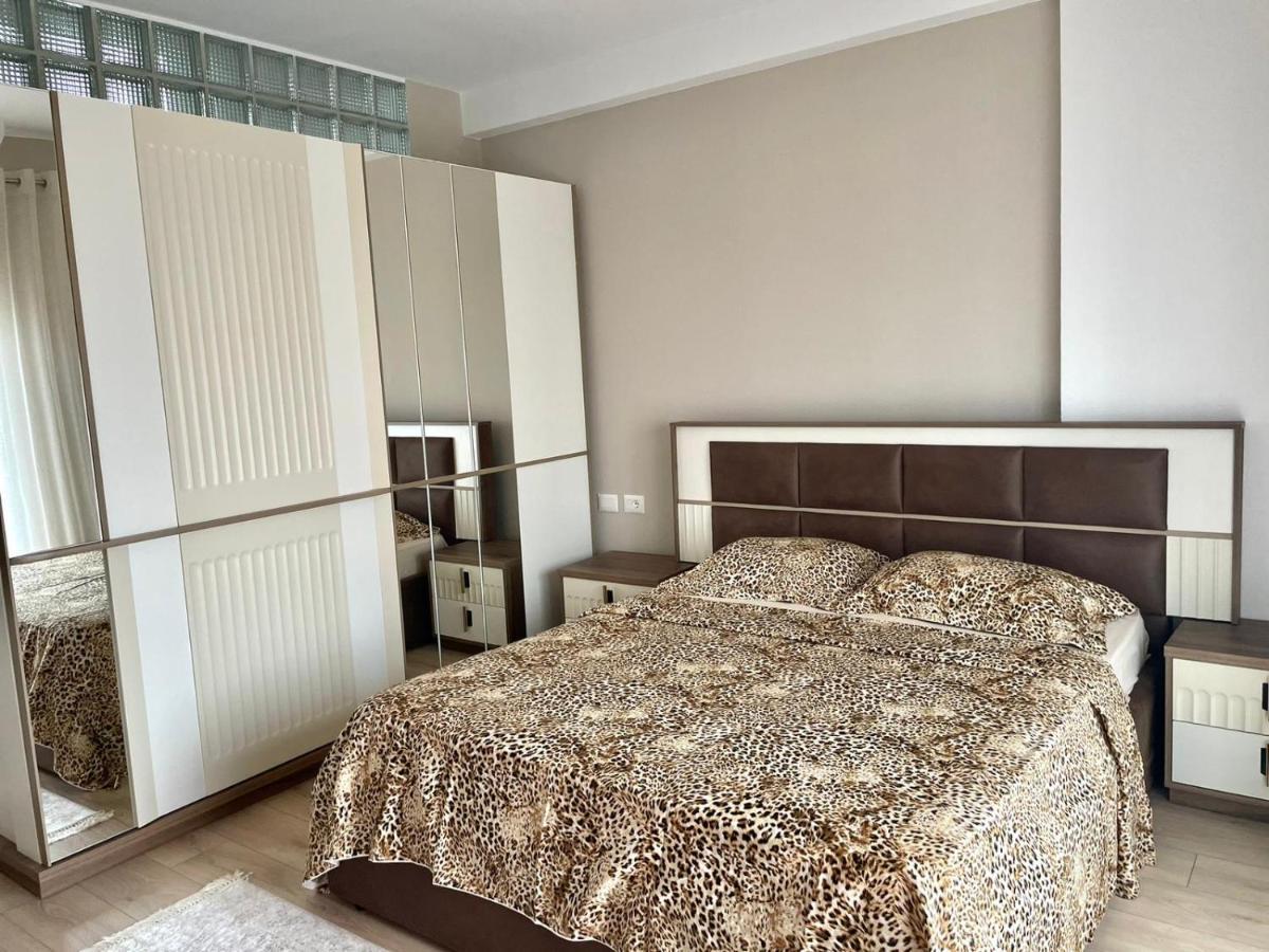 Adra'S Apartment Shkoder Bagian luar foto