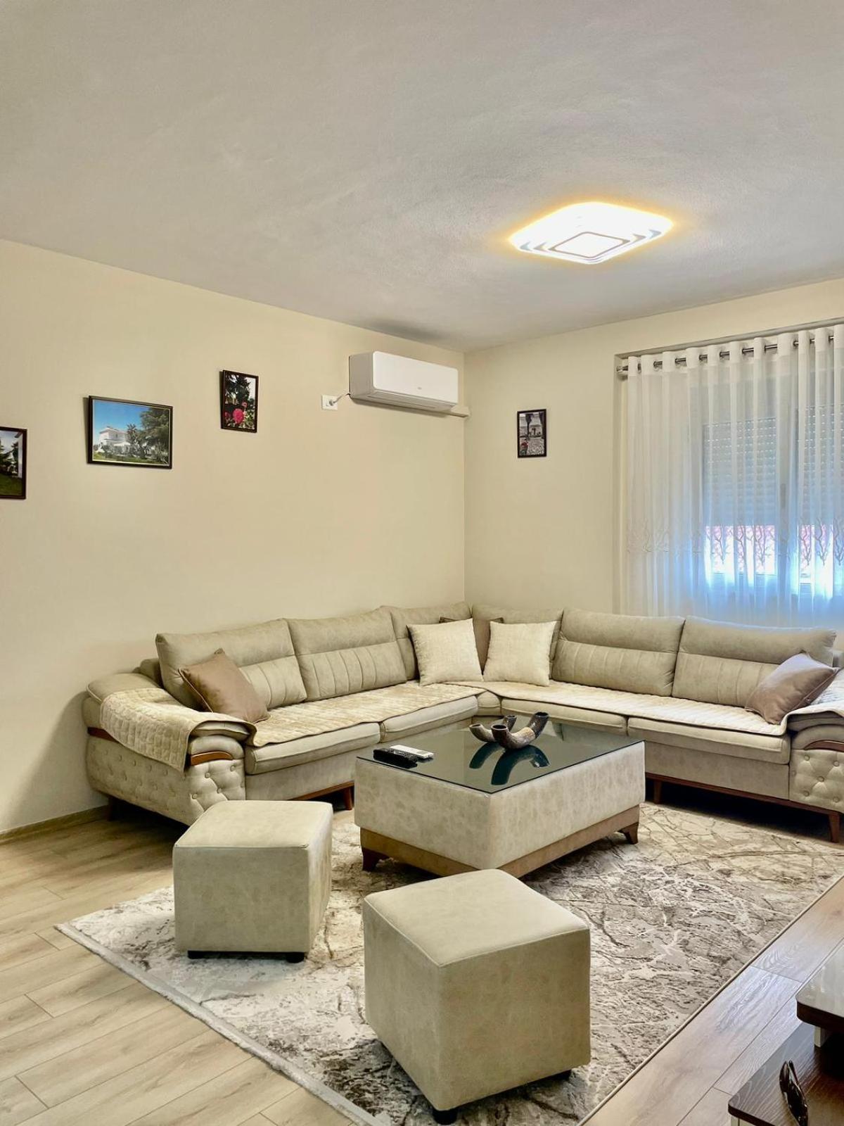 Adra'S Apartment Shkoder Bagian luar foto